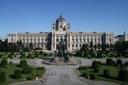 Kunsthistorisches Museum hinter dem Maria-Theresien-Denkmal und den Gärten am Maria-Theresien-Platz