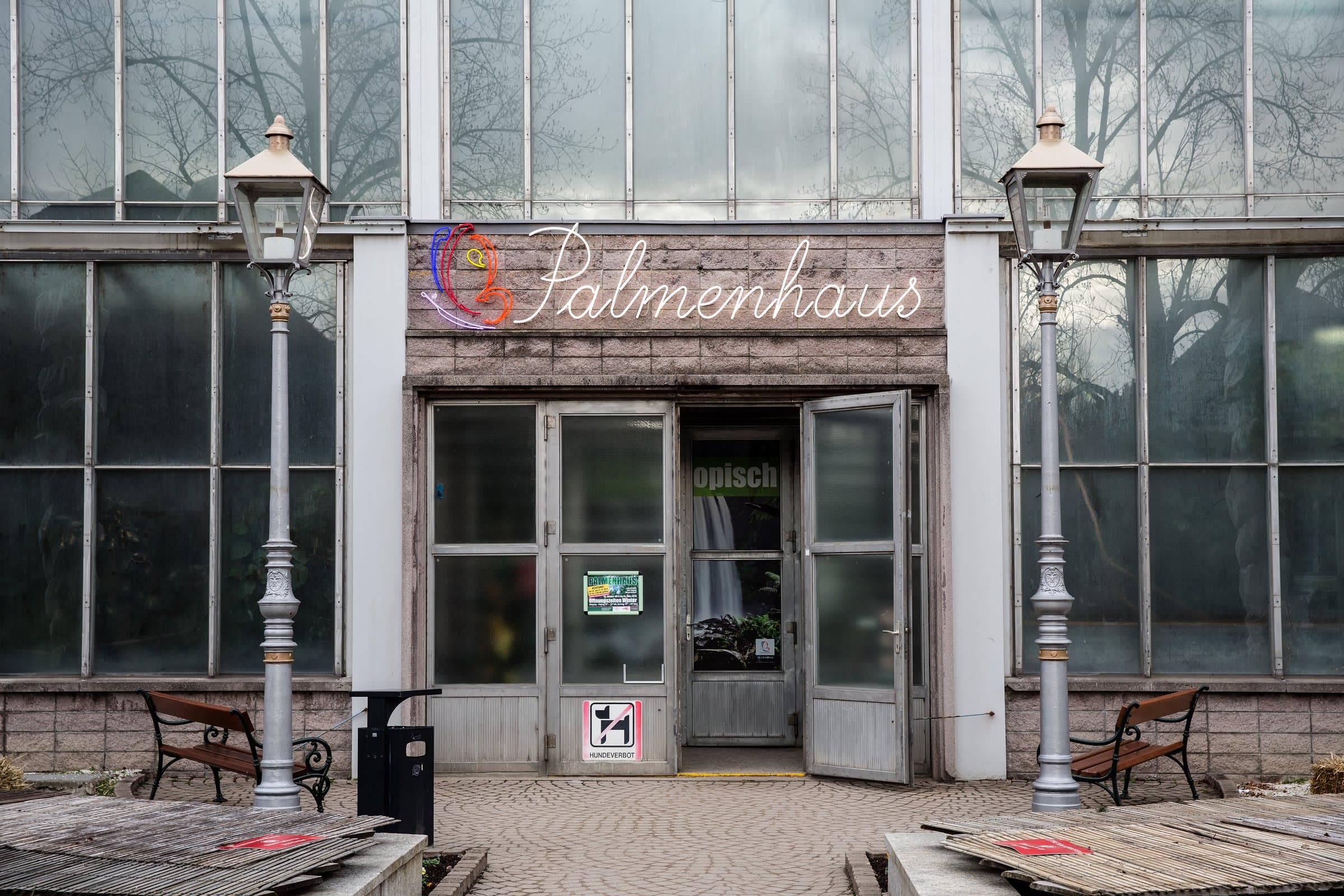 Eingang zum Palmenhaus der Blumengärten Hirschstetten