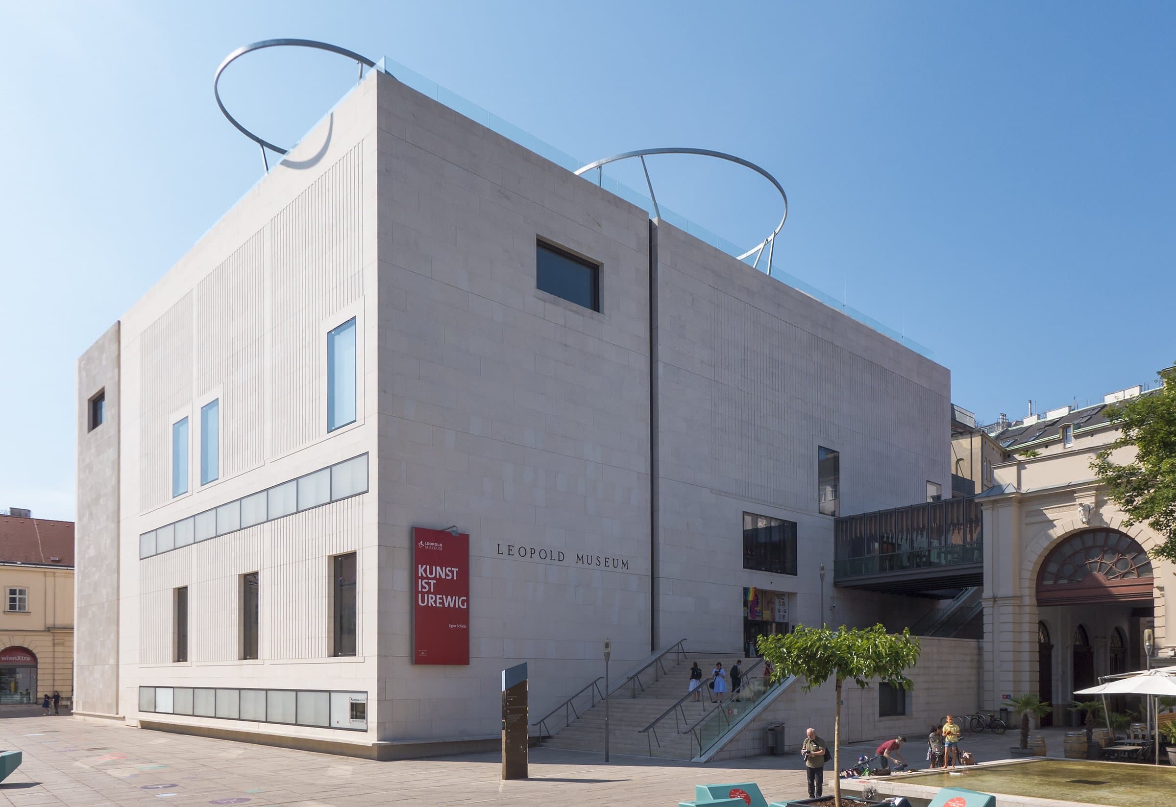 Heller Museumsbau des Leopold Museums im MuseumsQuartier