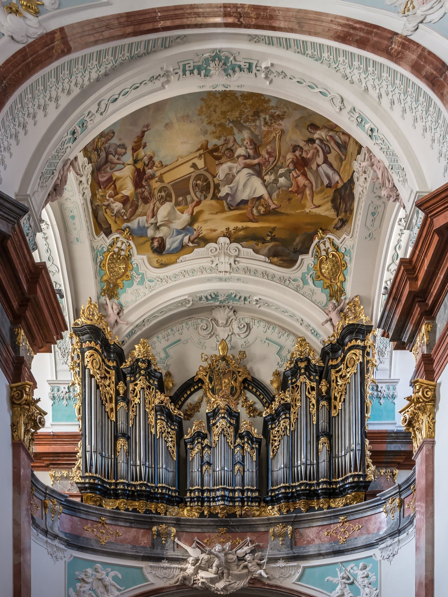 Orgel und bemaltes Gewölbe in der Stiftskirche Altenburg