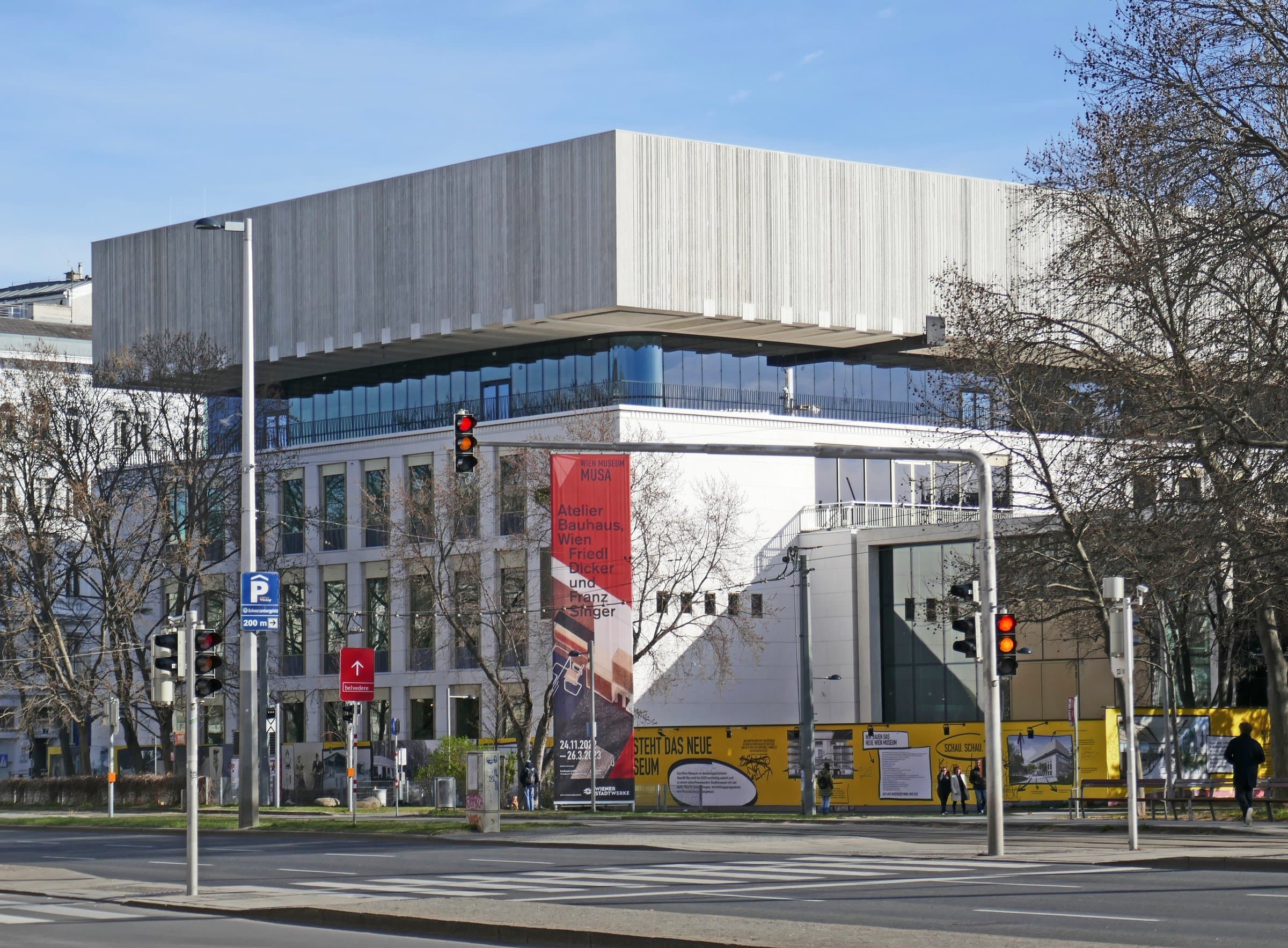 Wien Museum am Karlsplatz mit aufgesetztem Neubau während der Bauarbeiten