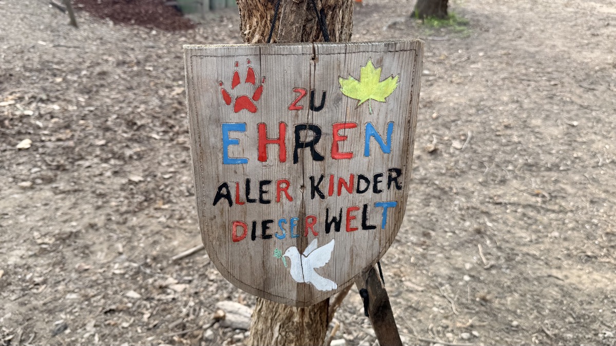 Schild Zu Ehren aller Kinder dieser Welt